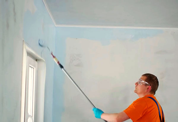 Как покрасить стены на кухне своими руками