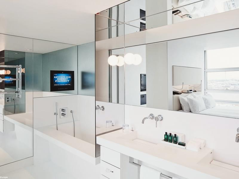 Традиция или современность — как выбрать идеальное зеркало для ванной?