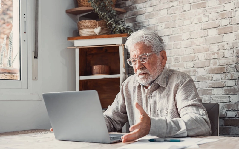 Увольнение пенсионера: как оформить по закону, без отработки и с выплатами